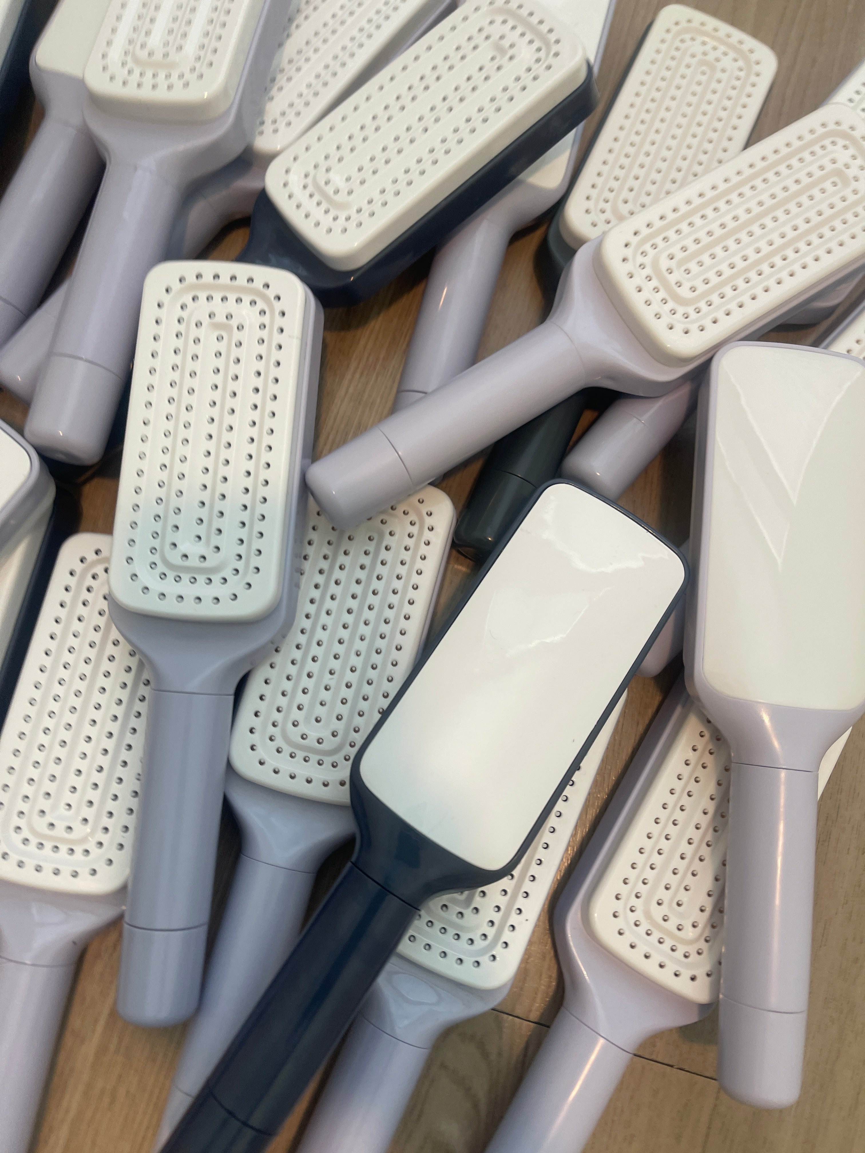 Self Cleaning Brush